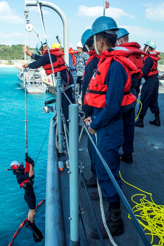 USS Germantown operations 141106-N-XM324-107