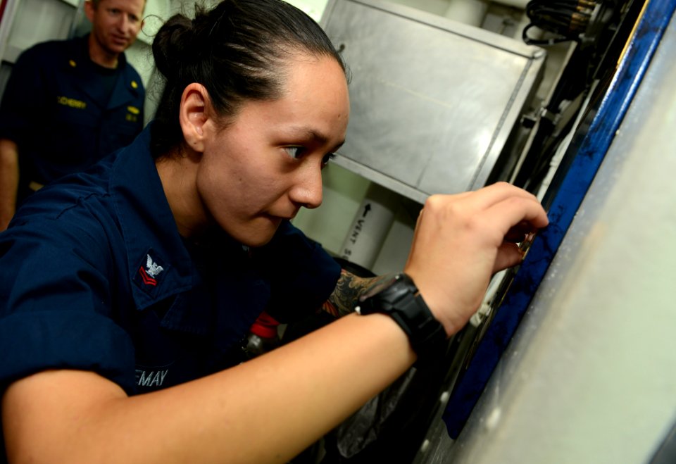 USS GETTYSBURG (CG 64) 131008-N-MY642-014 (10185022604)
