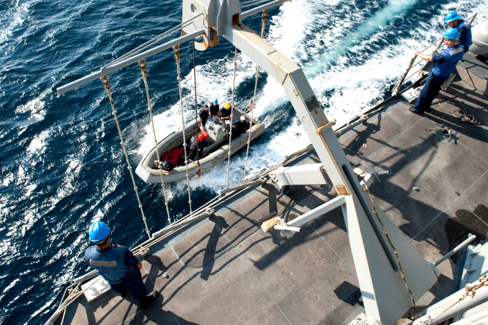 USS GETTYSBURG (CG 64) 131130-N-PL185-267 (11185278026)