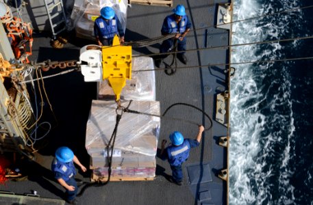 USS Gettysburg (CG 64) 131009-N-MY642-038 (10242922823)