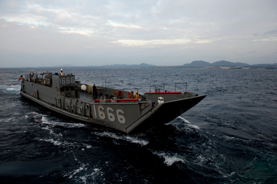 USS Germantown operations 141113-N-UD469-073