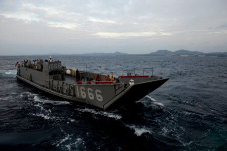 USS Germantown operations 141113-N-UD469-073