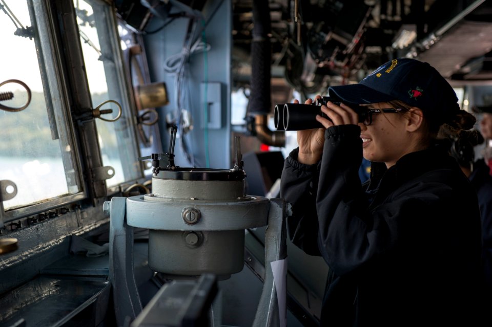 USS Germantown returns to Commander Fleet Activities Sasebo 141114-N-UD469-354