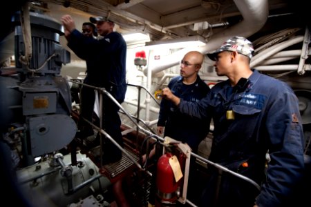 USS GETTYSBURG (CG 64) 131219-N-PL185-041 (11490438013)