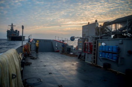 USS Germantown operations 141113-N-XM324-016