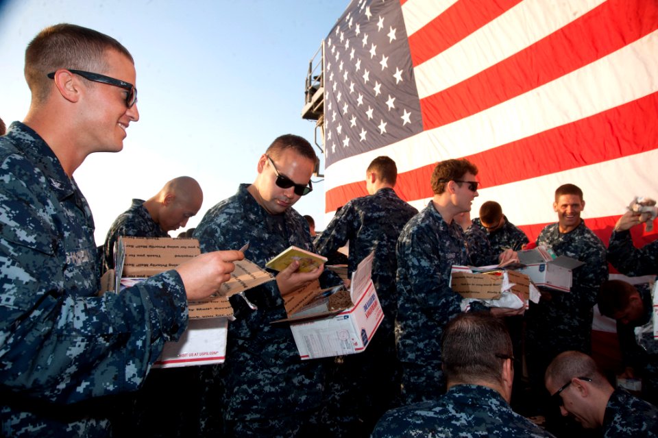USS GETTYSBURG (CG 64) 131212-N-PL185-546 (11397333385)