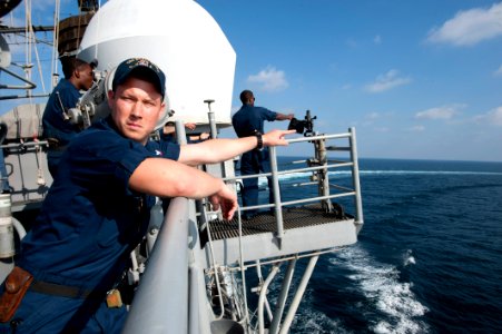 USS GETTYSBURG (CG 64) 131214-N-PL185-048 (11397320255)