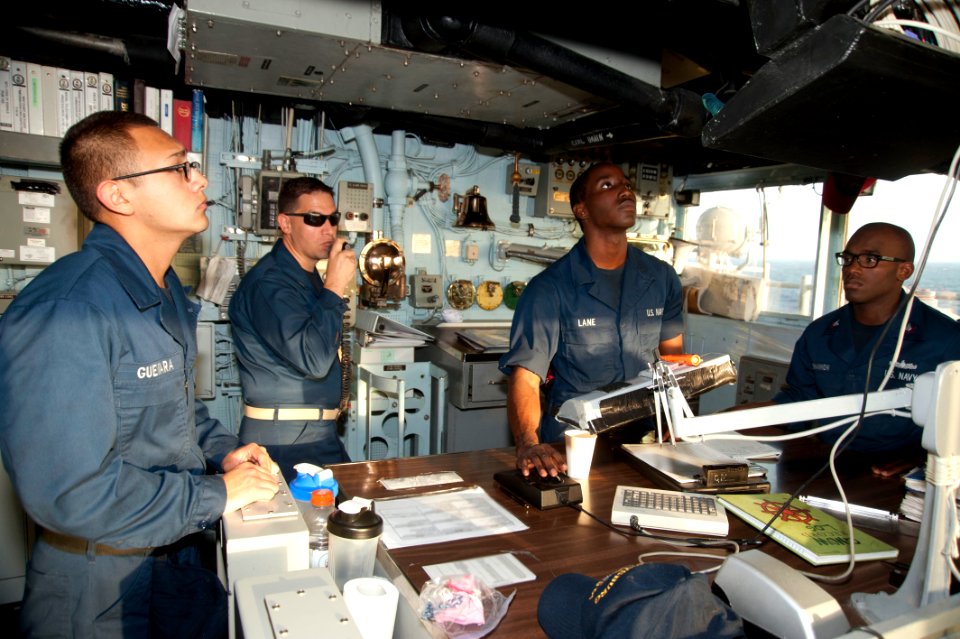 USS GETTYSBURG (CG 64) 131215-N-PL185-148 (11414274745)