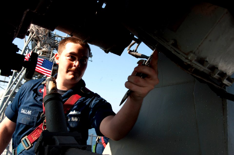 USS GETTYSBURG (CG 64) 131130-N-PL185-066 (11185360083)