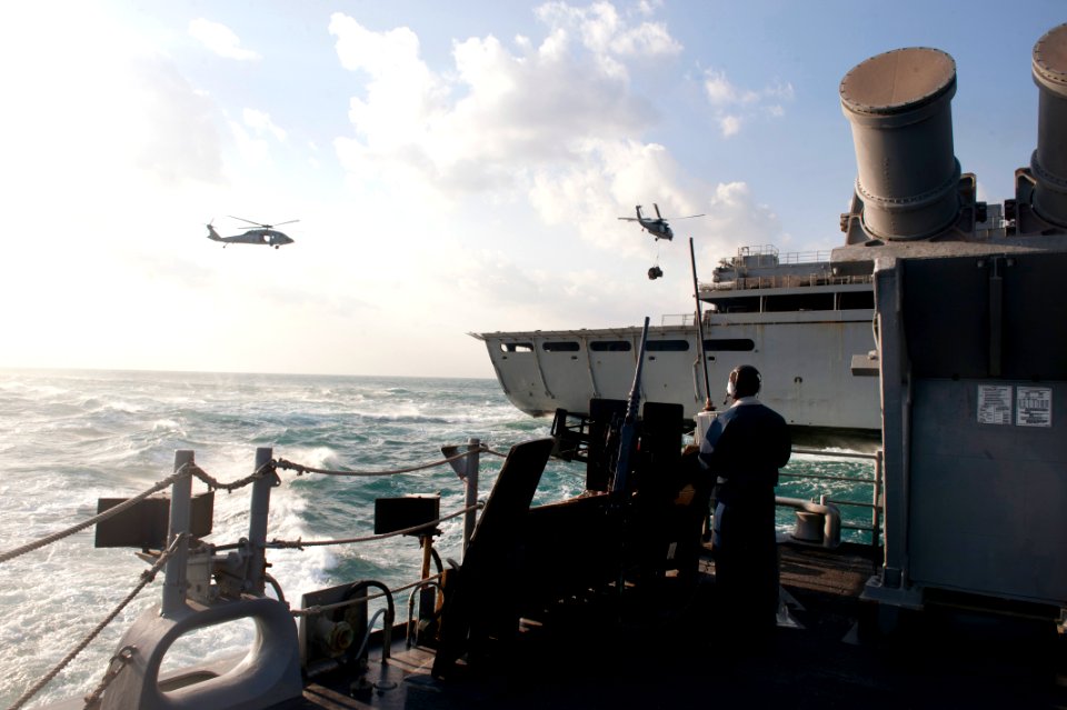 USS GETTYSBURG (CG 64) 131220-N-PL185-114 (11490359494)