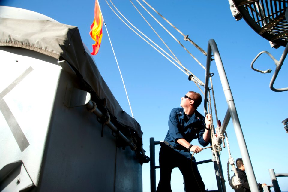 USS GETTYSBURG (CG 64) 140101-N-PL185-161 (11730068963)