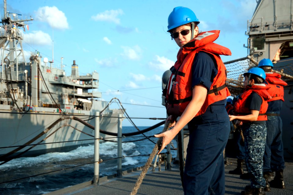 USS GETTYSBURG (CG 64) 131127-N-PL185-014 (11146108526)