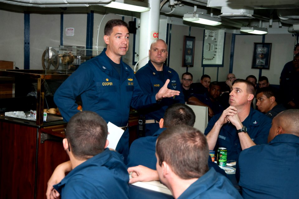 USS GETTYSBURG (CG 64) 131213-N-PL185-040 (11379751554)