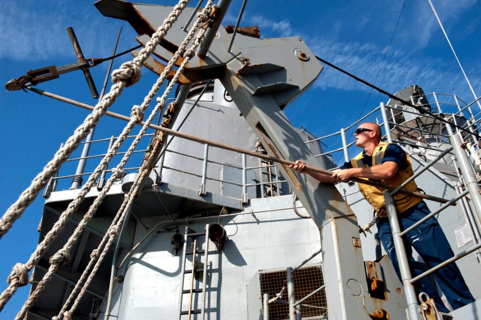 USS GETTYSBURG (CG 64) 131130-N-PL185-245 (11185367223)