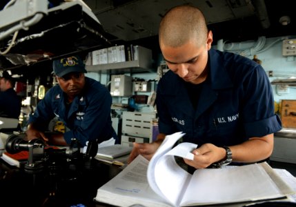 USS GETTYSBURG (CG 64) 131008-N-MY642-008 (10185176856)
