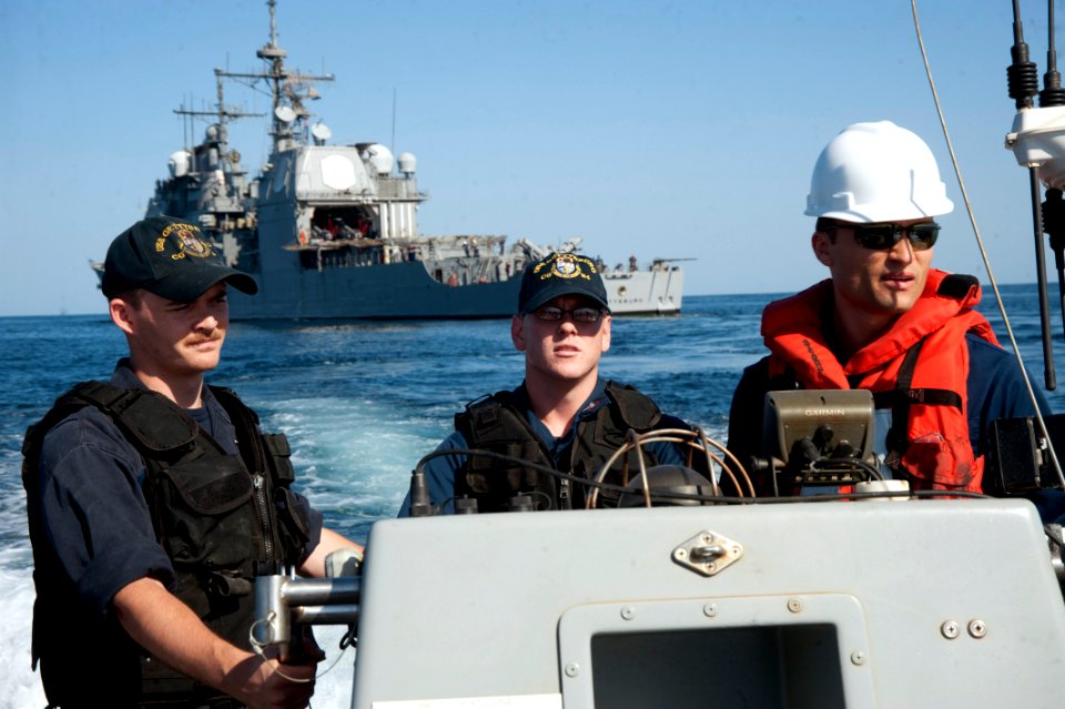 USS GETTYSBURG (CG 64) 131203-N-PL185-259 (11217051464)