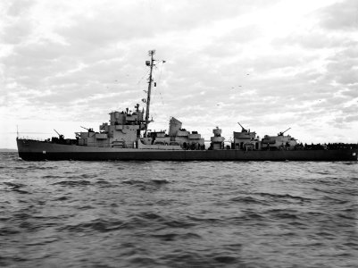 USS Gilmore (DE-18) off the Mare Island Naval Shipyard on 27 February 1945 (NH 53735)