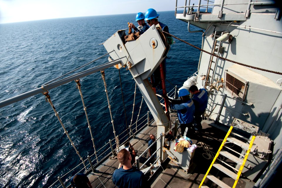 USS GETTYSBURG (CG 64) 131130-N-PL185-138 (11185262926)