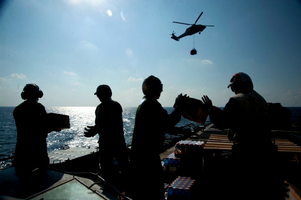 USS GETTYSBURG (CG 64) 131127-N-PL185-376 (11146100926)