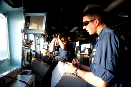 USS GETTYSBURG (CG 64) 131215-N-PL185-154 (11414274916)
