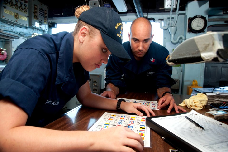 USS GETTYSBURG (CG 64) 131230-N-PL185-079 (11704769136)