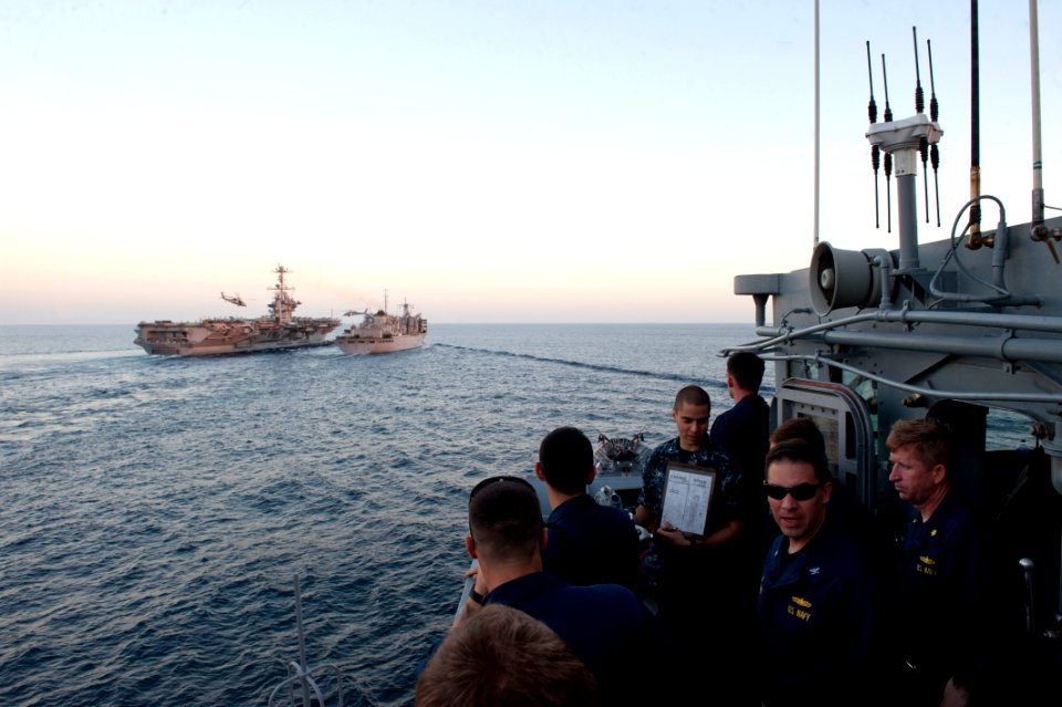 USS Gettysburg (CG 64) 131204-N-PL185-021 (11233090026)