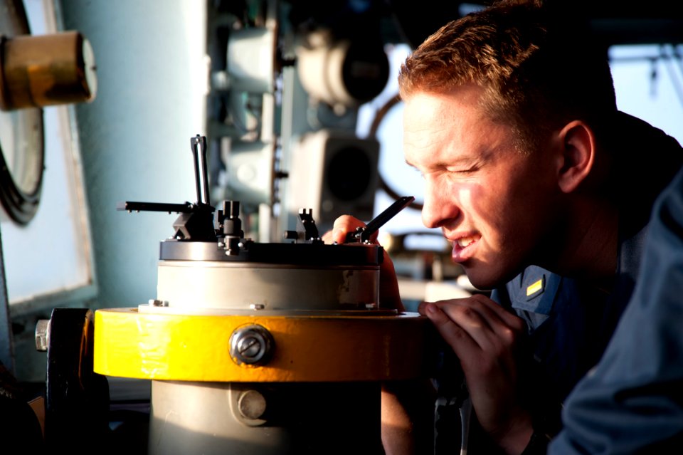 USS GETTYSBURG (CG 64) 131215-N-PL185-158 (11414271586)