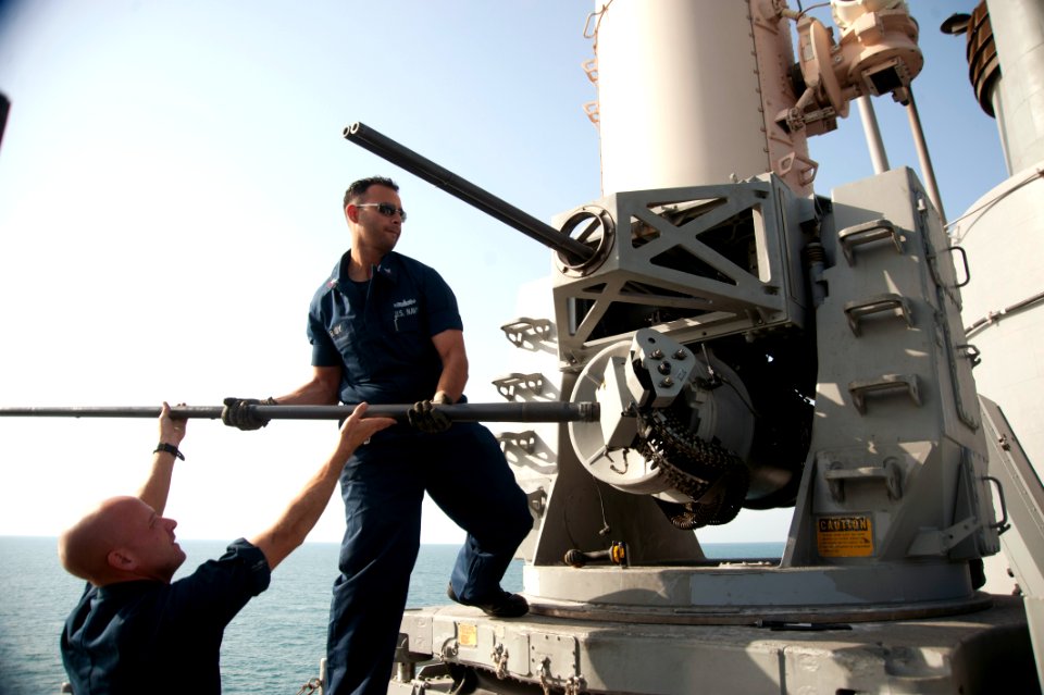 USS GETTYSBURG (CG 64) 131219-N-PL185-060 (11490327635)