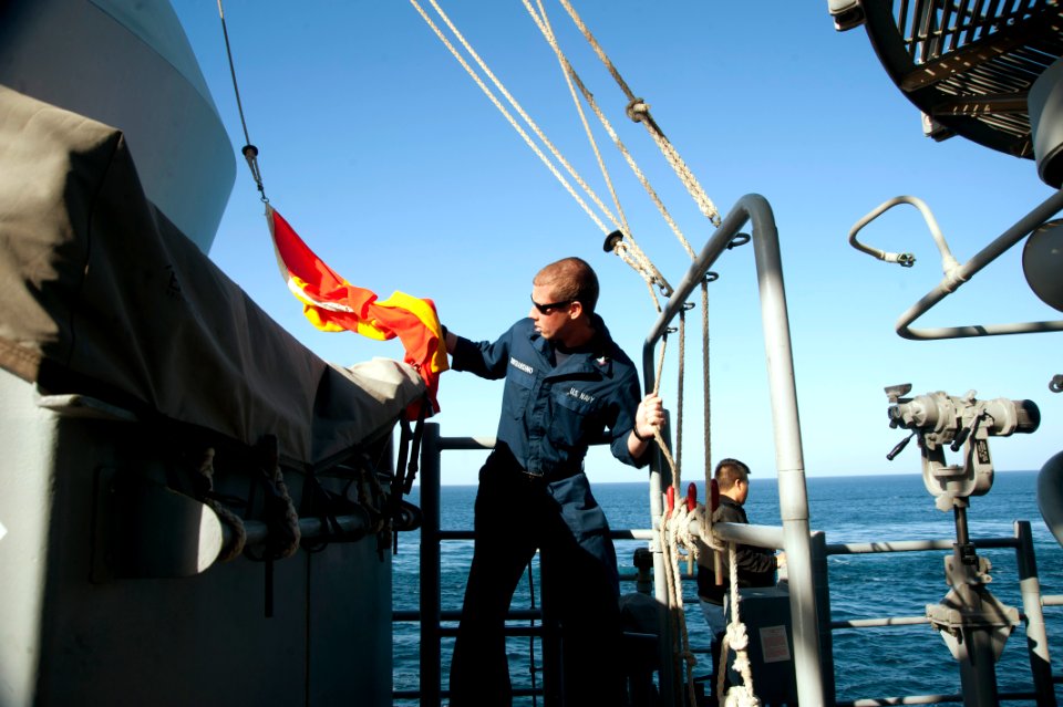 USS GETTYSBURG (CG 64) 140101-N-PL185-147 (11729813225)