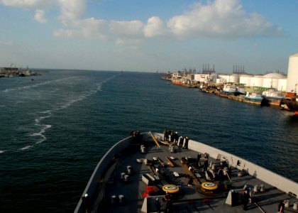 USS Green Bay 121213-N-BB534-196