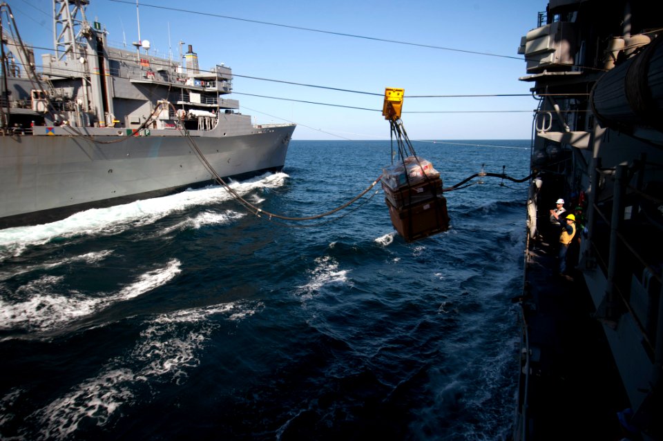USS GETTYSBURG (CG 64) 140101-N-PL185-313 (11729794605)