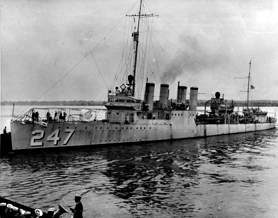 USS Goff (DD-247) leaving the Philadelphia Navy Yard on 5 May 1932