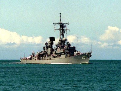 USS Goldsborough (DDG-20) underway off Pearl Harbor on 1 June 1991 (6475036)