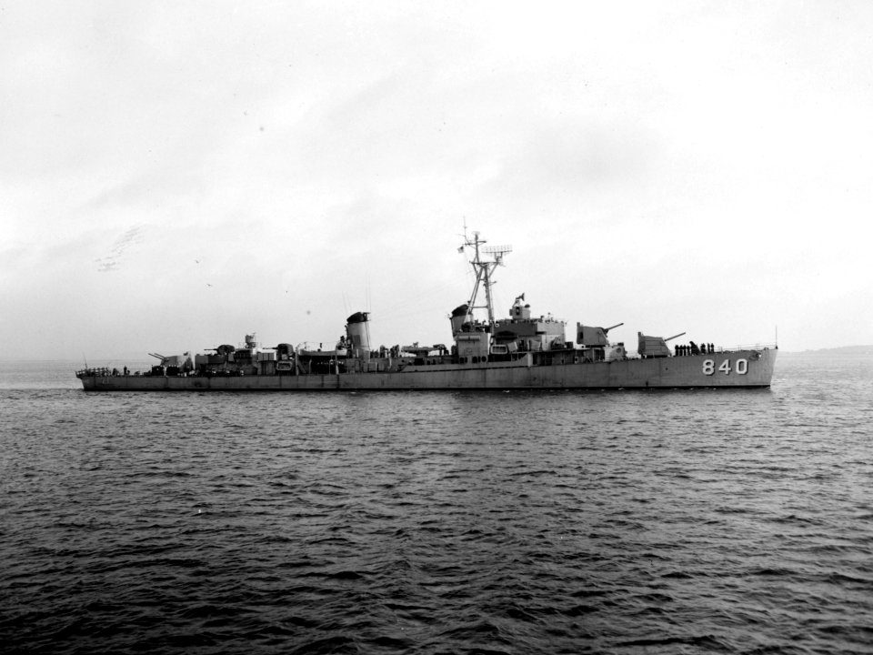 USS Glennon (DD-840) underway in September 1951