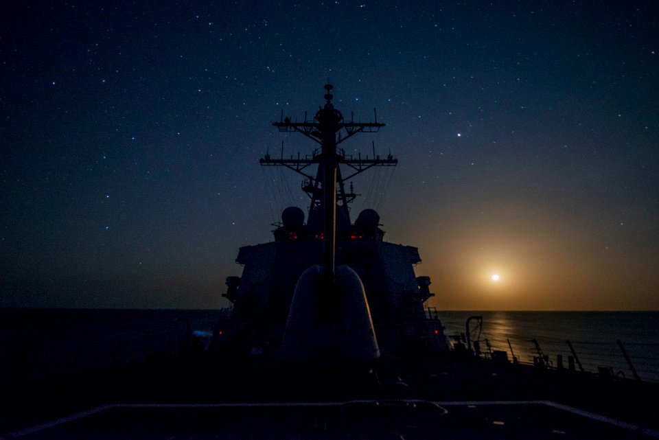USS Gonzalez transits the Indian Ocean. (24633878922)