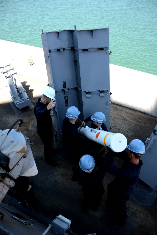 USS Green Bay 140709-N-BB534-587