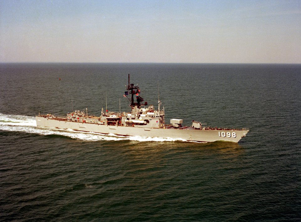 USS Glover (FF-1098) at sea in 1988