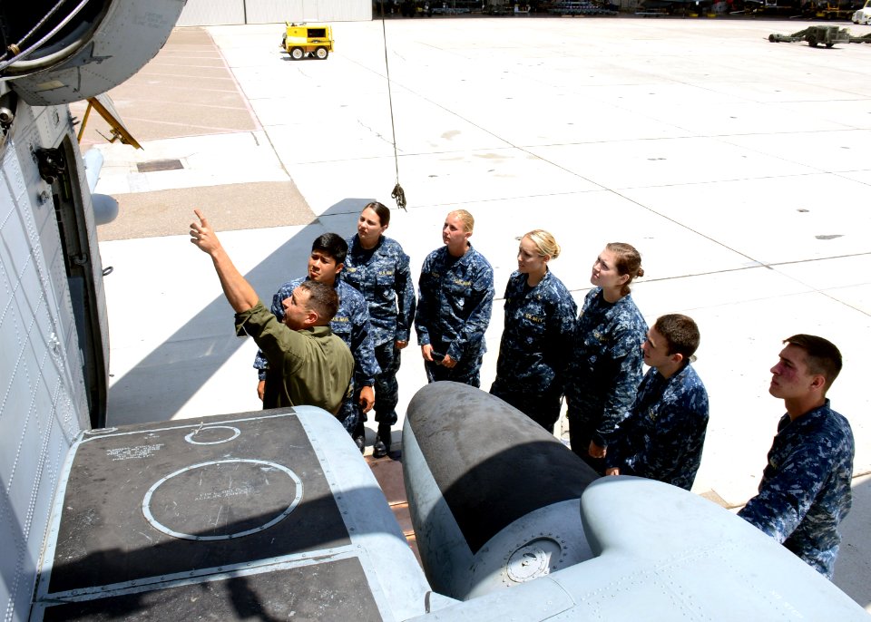 USS Green Bay 140630-N-BB534-183