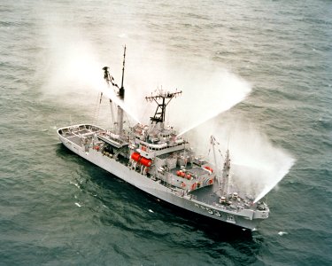 USS Grapple (ARS-53) testing fire hoses in 1986