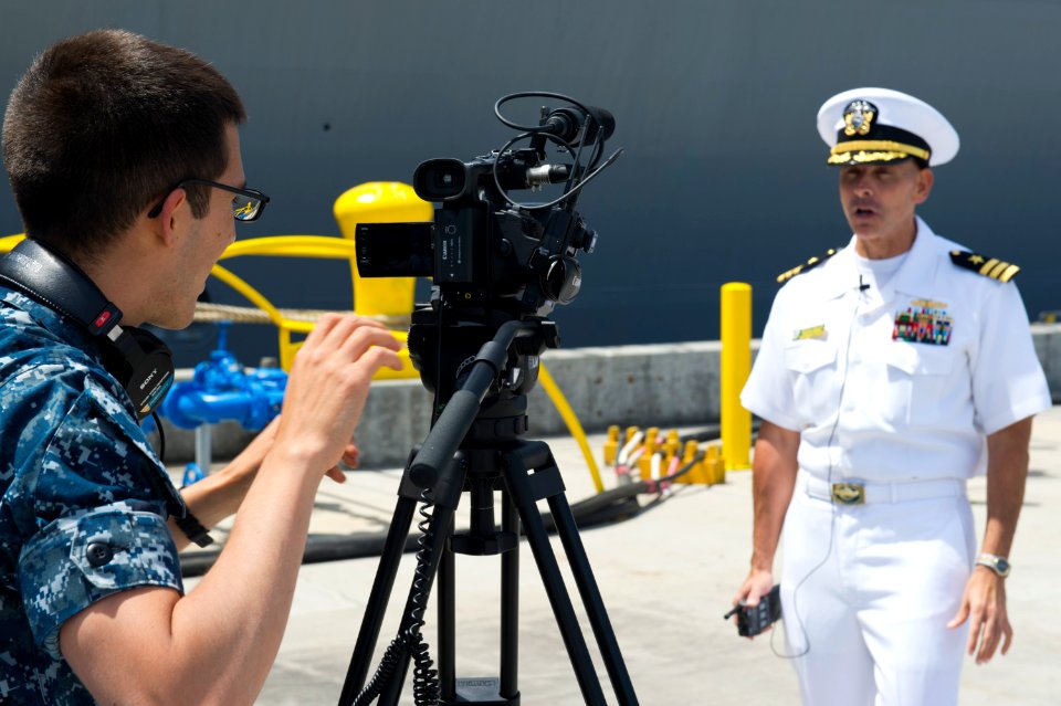 USS Green Bay (LPD 20) homecoming 130514-N-KL846-377