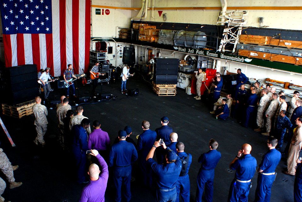 USS Green Bay 130209-N-BB534-257
