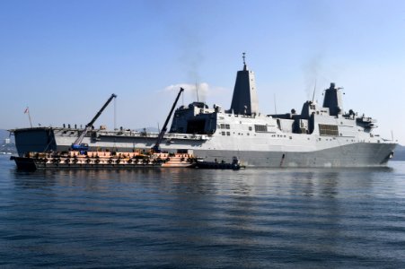 USS Green Bay action 150302-N-NZ935-145