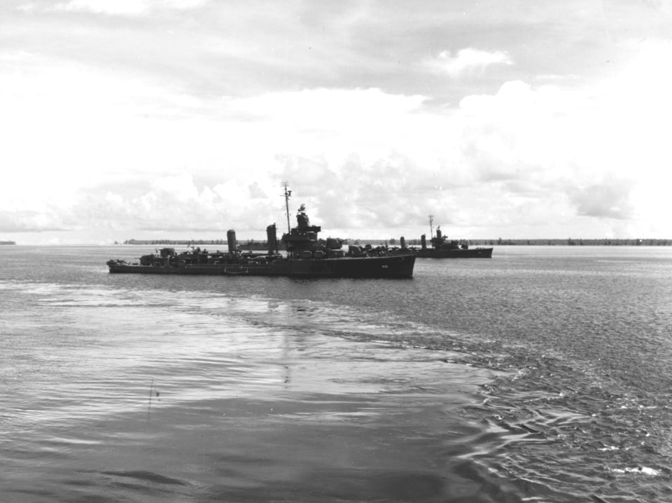 USS Grayson (DD-435) in Seeadler Harbor on 1 April 1944