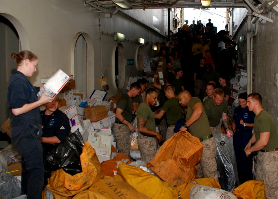USS Green Bay activity 121204-N-BB534-927