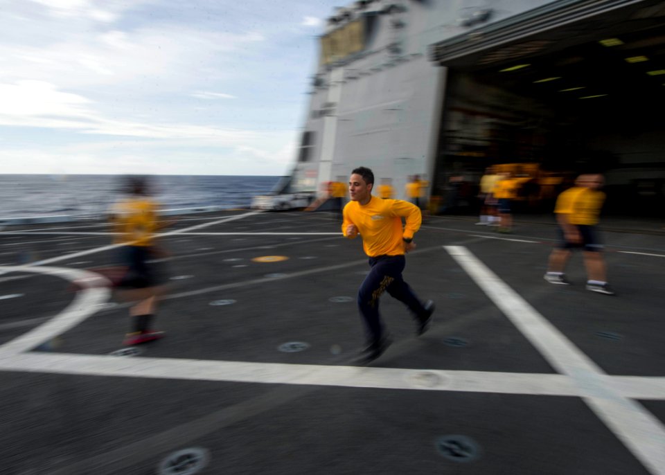 USS Green Bay 150202-N-EI510-368