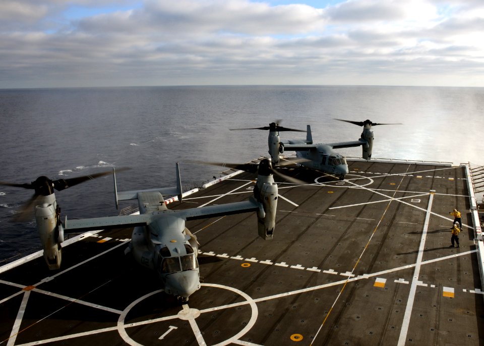 USS Green Bay flight deck operations 140813-N-BB534-493