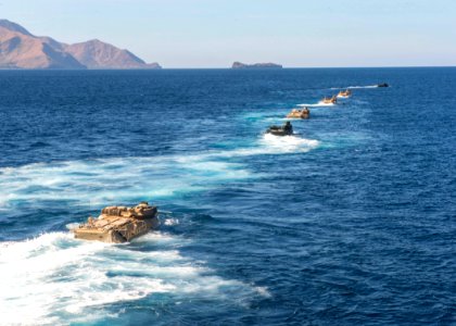 USS Green Bay conducts amphibious operations. (17244894601)
