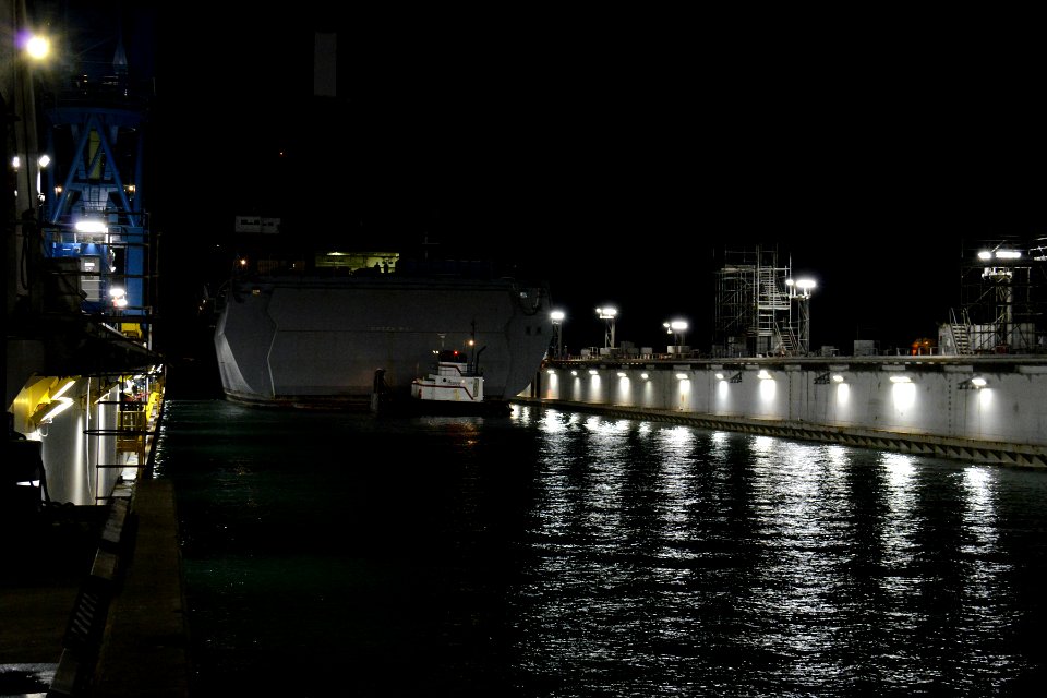 USS Green Bay dry-docking 131028-N-BB534-261