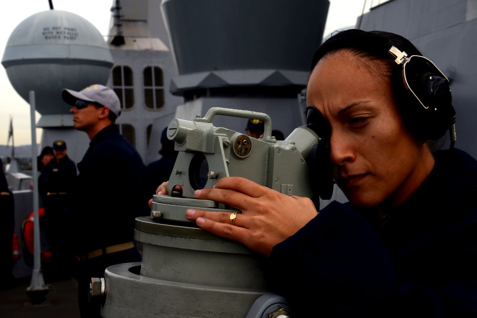 USS Green Bay operations 141201-N-BB534-085