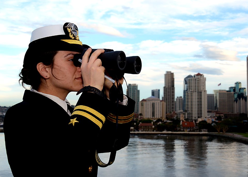 USS Green Bay homeport departure 150126-N-BB534-096